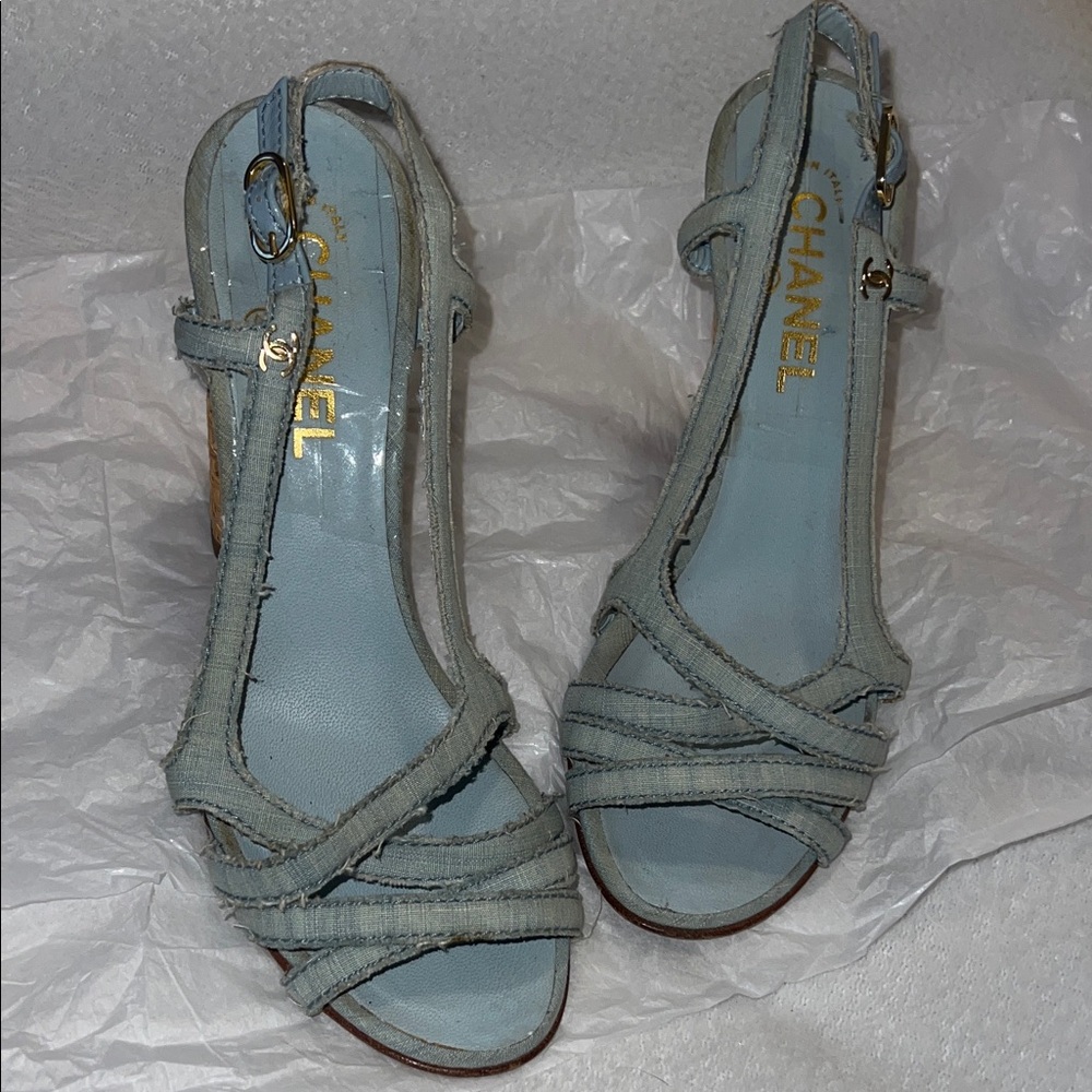 CHANEL Blue Slingback Sandals with Gold-Tone Details - Picture 4 of 16